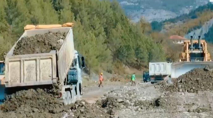 Perfundojne dy ura ne Rrugen e Arbrit - Gjiknuri: E mbyllim brenda afatit